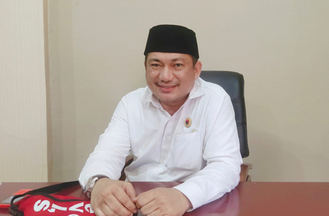 
 Ketua DPRD Halmahera Bara, Charles R Gustan || Foto: Zulfikar Saman