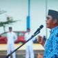Bupati Pulau Morotai, Benny Laos saat memberikan sambutan di upacara 17 bulan berjalan || Foto: Izan
