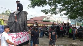 Forum Kepala Desa lingkar tambang PT. NHM saat menggelar aksi di Pasar Malifut || Foto: Istimewa 