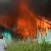 Rumah warga di kompleks lemonade yang hangus terbakar || Foto: Istimewa 
